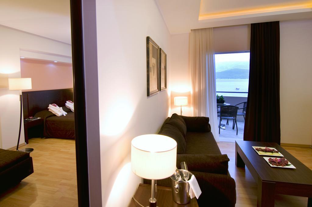Flisvos Hotel نافبكْتوس المظهر الخارجي الصورة